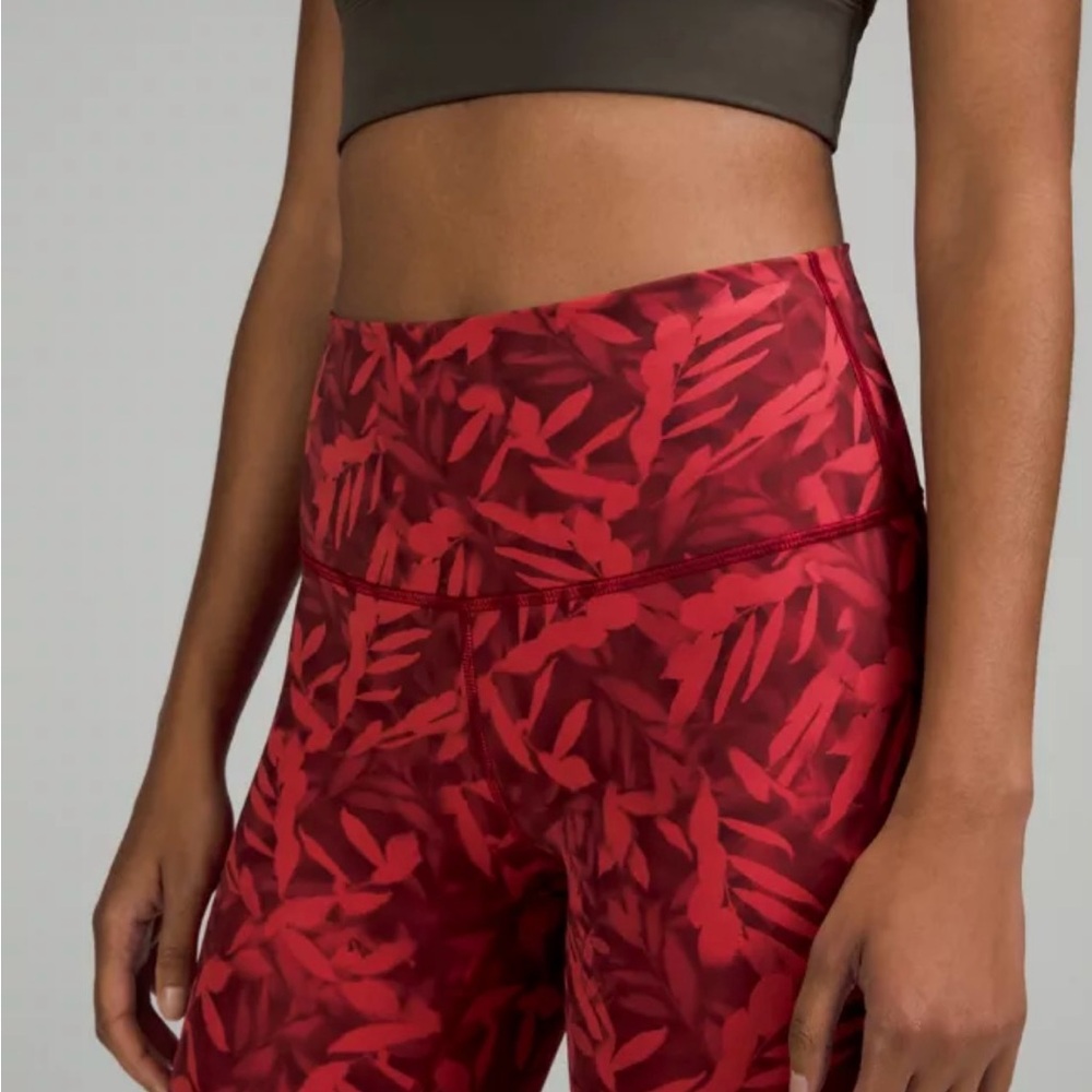 Lululemon Wunder Under Red Leaf Print High-Waisted Leggings. Size 4. Inseam 24